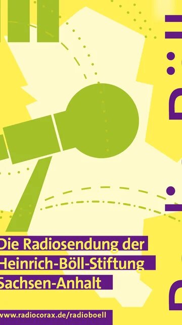 Ein grünes Mikrofon auf einem Halter vor gelbem Hintergrund